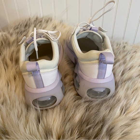 Women’s Nike Airmax - Picture 4 of 5